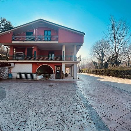 Отель Pietrabianca Country House Manocalzati Экстерьер фото