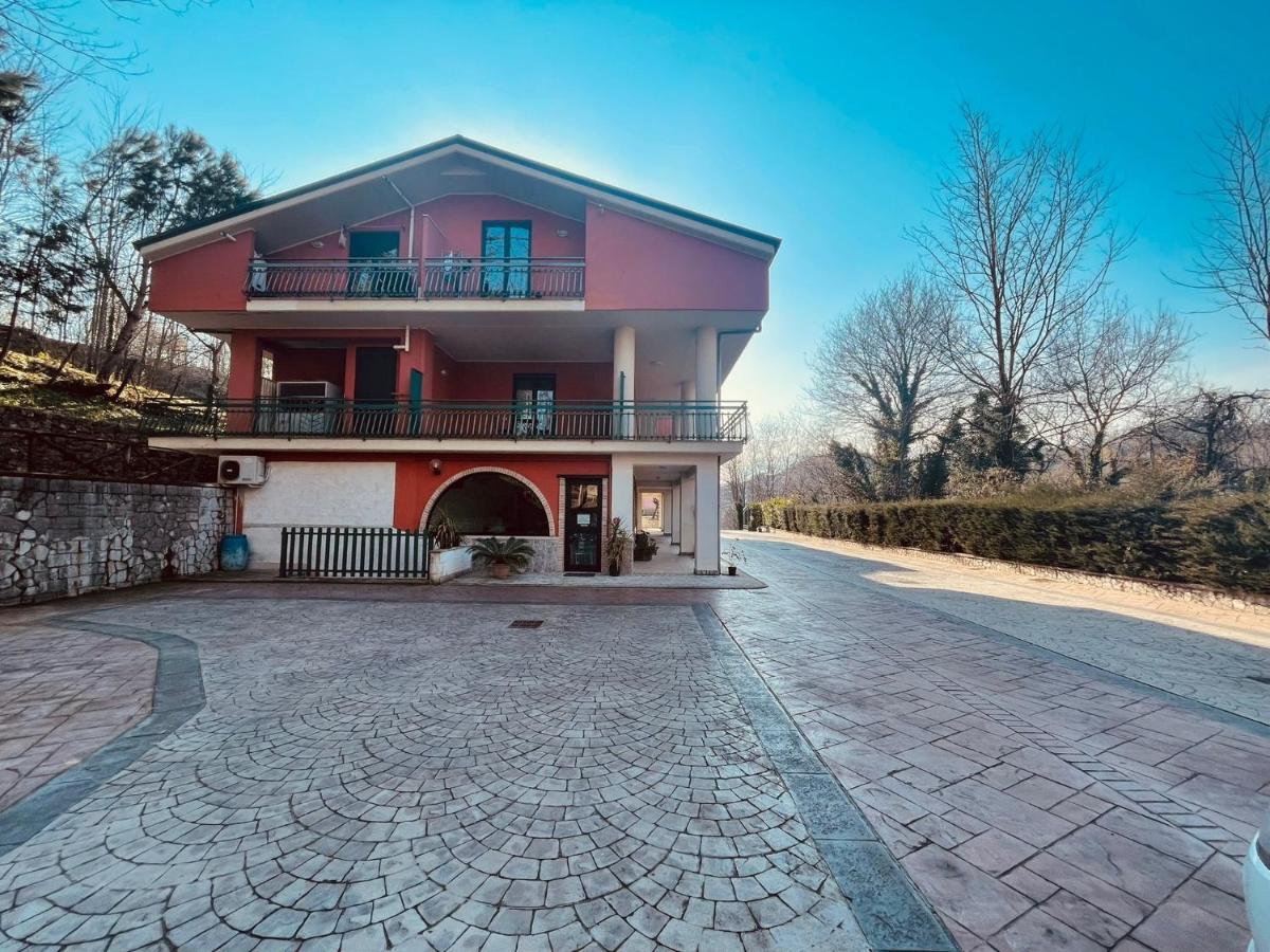 Отель Pietrabianca Country House Manocalzati Экстерьер фото